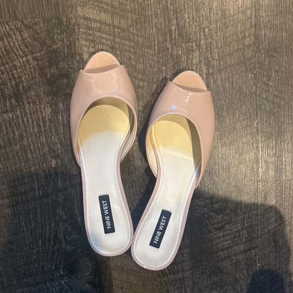 Nine West Nude Peep Toe Kitten Heels  Size 5.5 - Picture 2 of 2